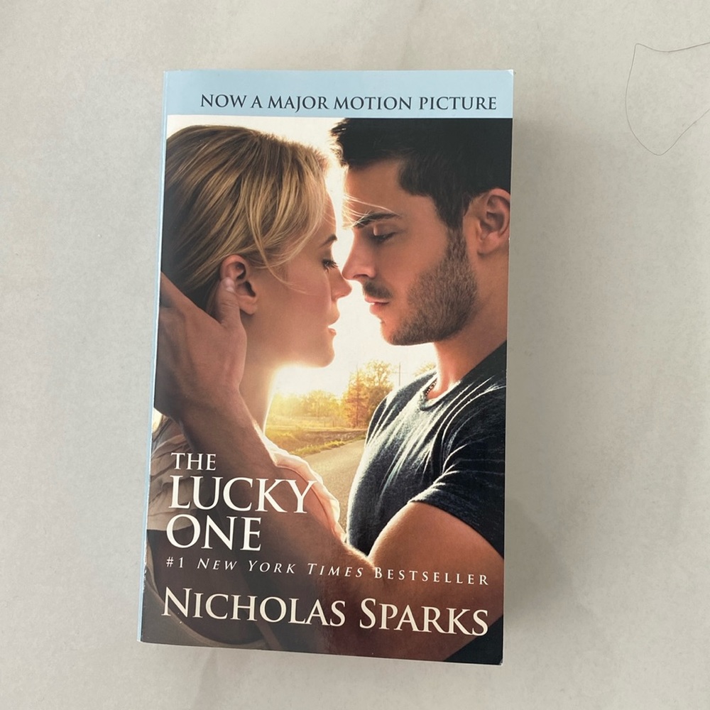 The Lucky One Book - Nicholas Sparks